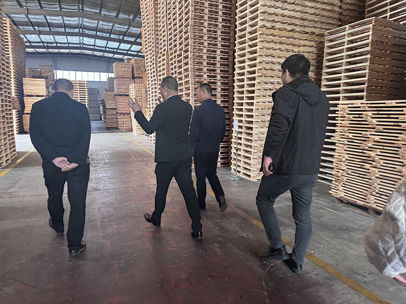 內蒙古 XX 物流有限公司（張經(jīng)理、王工程師）?